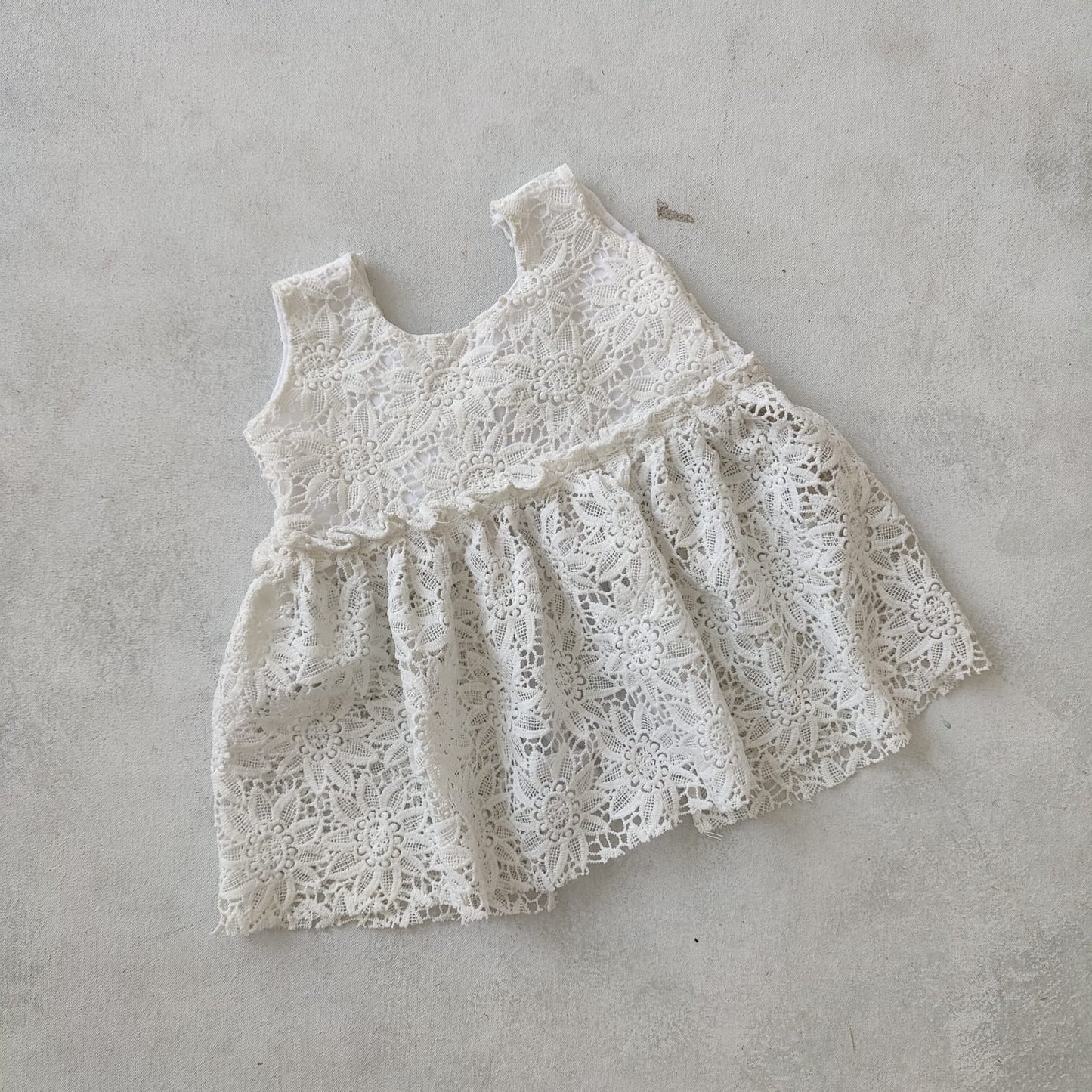 WHITE FROCK [3-6MONTHS]